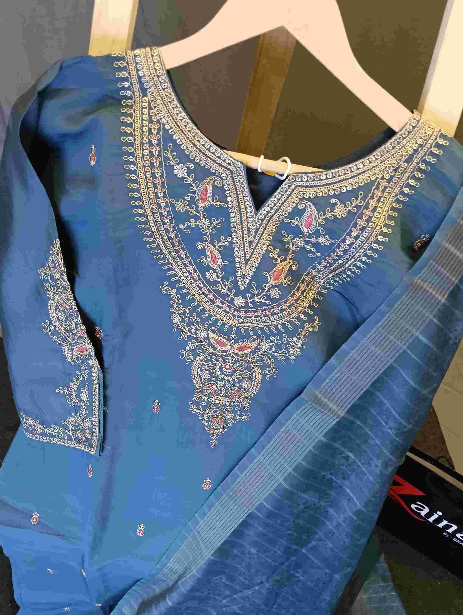 Party wear suits [Design no ZS3596]